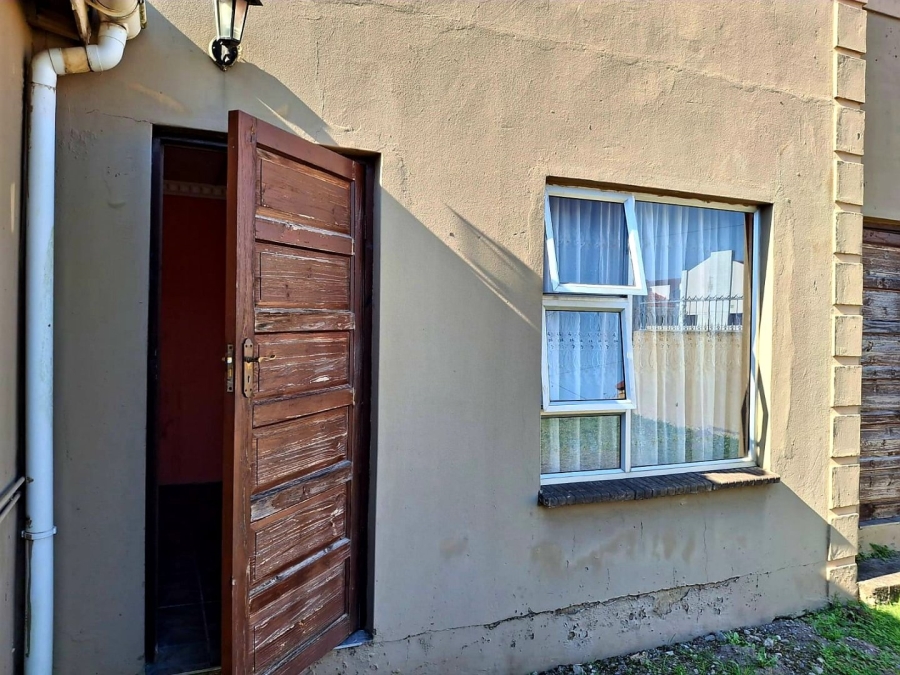 5 Bedroom Property for Sale in Mdantsane Nu 17 Eastern Cape